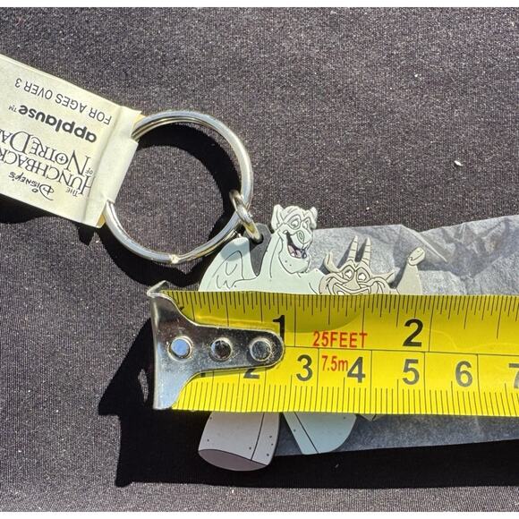 New Disney Keychain The Hunchback Of Notre Dame Gargoyles Vintage Key Chain Mint - Picture 7 of 10